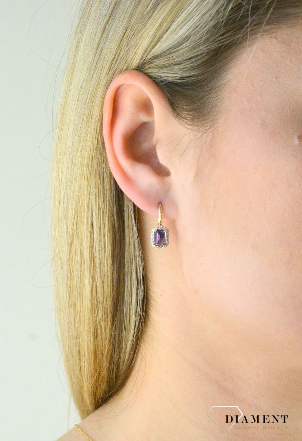 Złote kolczyki 585 z fioletową cyrkonią. Złote kolczyki z fioletową cyrkonią. Złote kolczyki damskie. Złote kolczyki na prezent. Złote kolczyki damskie. Złote kolczyki na każdą okazję..jpg